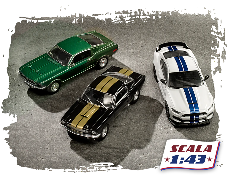 Immagine di tre Mustang. Un’icona sull’immagine riporta “Scala 1:43”