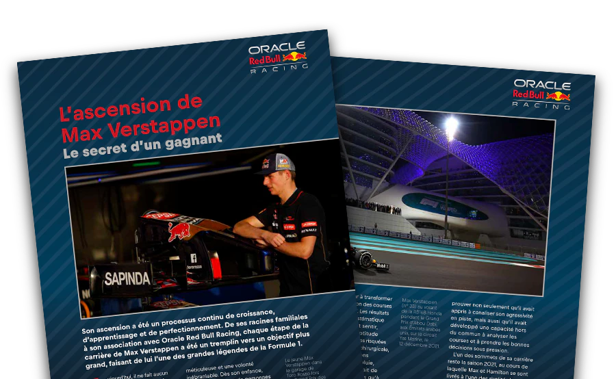 Image d’un magazine ouvert vue de loin.