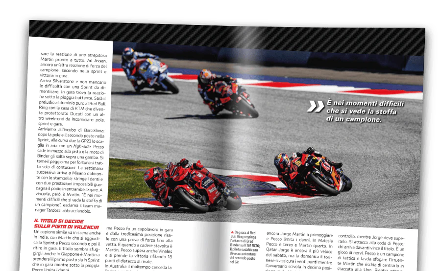 Immagine di una rivista aperta vista da lontano.