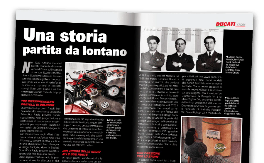 Immagine di una rivista aperta vista da lontano.